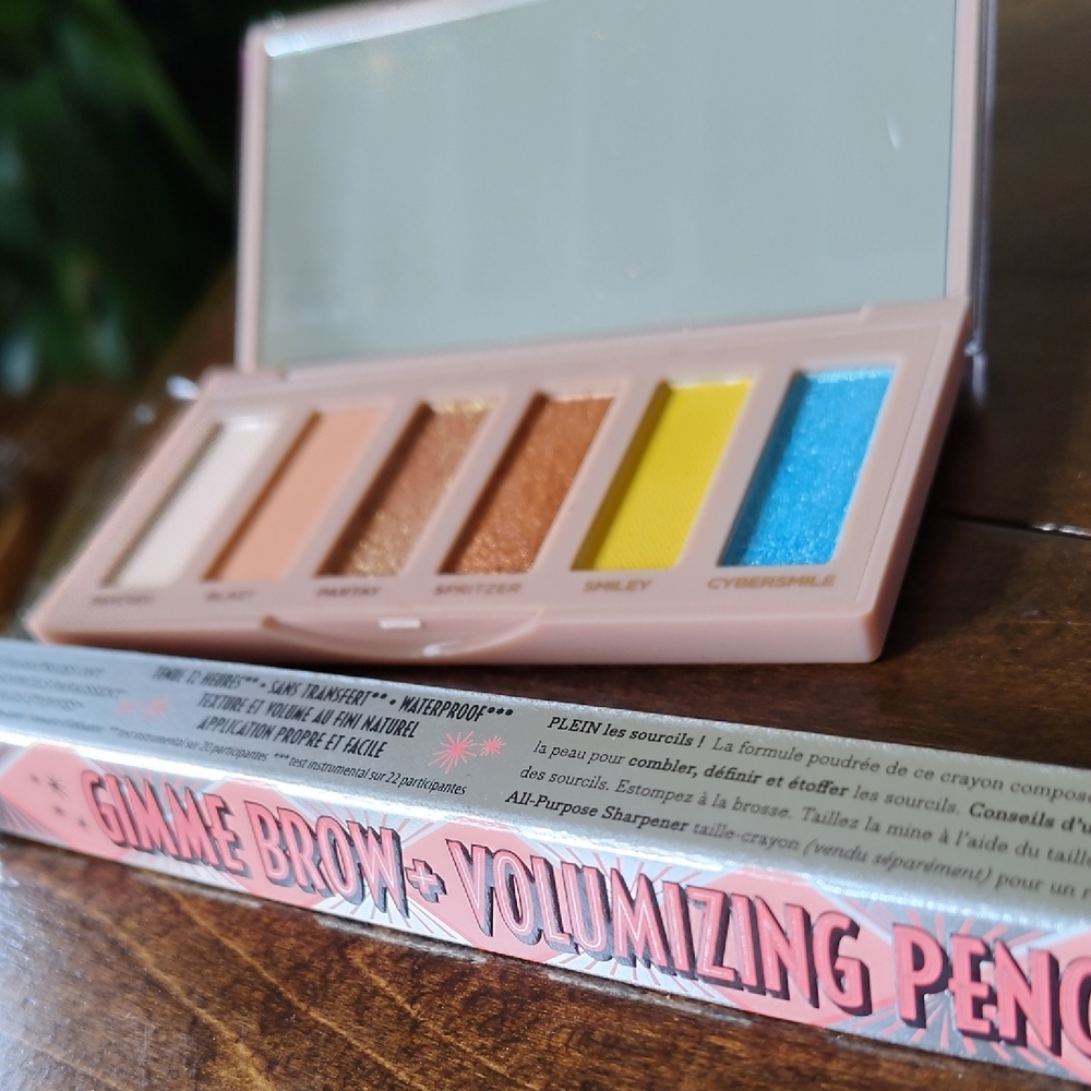Urban decay smiley eyeshadow palette. Gimme Brow